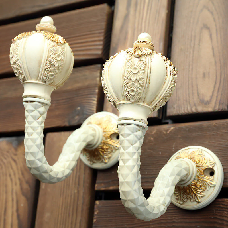 European Luxury 1 Pair Decorative Resin Curtain Hooks Wall Hook for Villa and Club Curtains No Fading